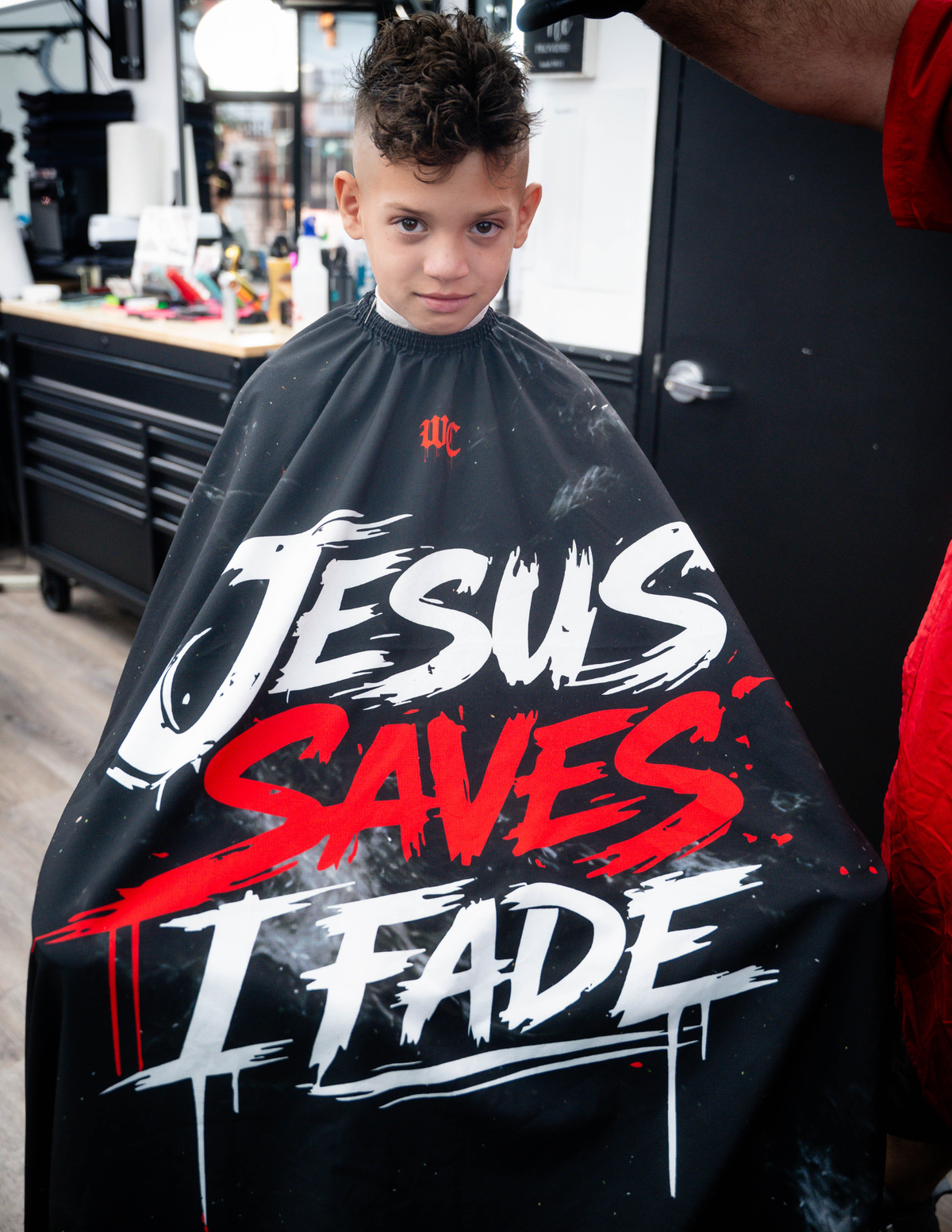 Jesus Saves I Fade Barber Cape – TCB x Working Class